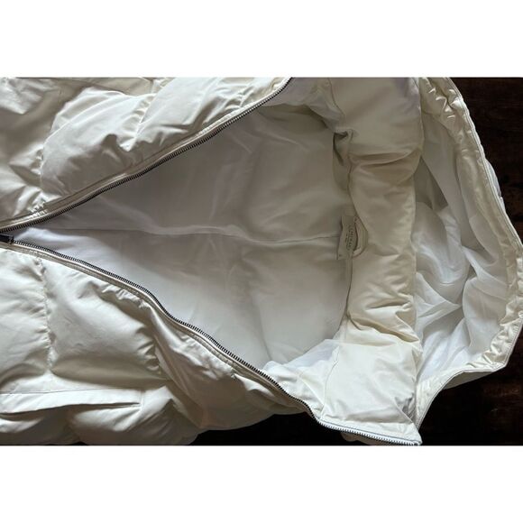 Luminary Fine Collection ALPINE FAUX LEATHER
IVORY PUFFER VEST in Ivory Size L - Picture 8 of 9